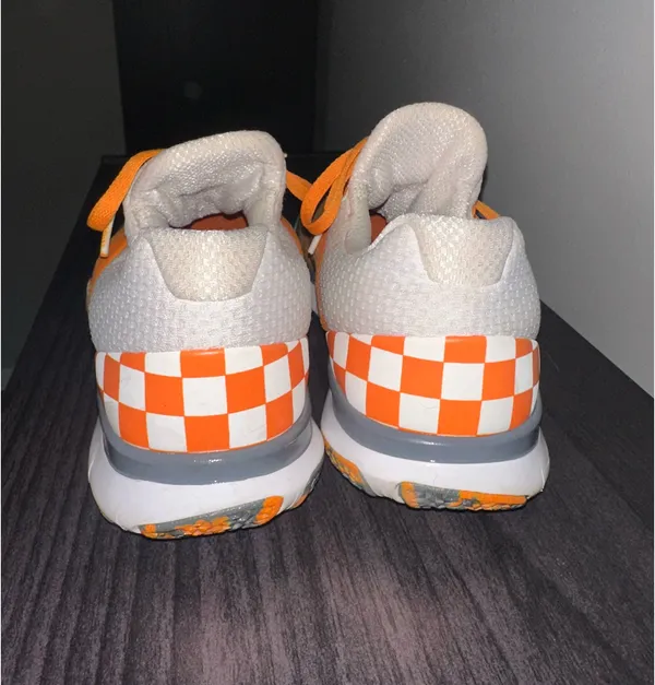 University of Tennessee Nike Sneakers - Image 4
