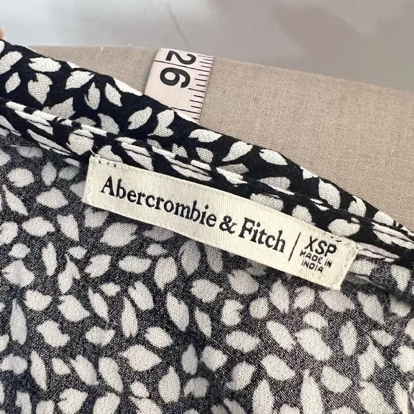 Abercrombie & fitch black and white spotted true wrap long sleeve dress size xsp - Image 7
