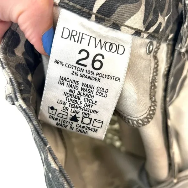 Driftwood Jackie Grey Cheetah Print‎ Jeans Size 26 - Image 9