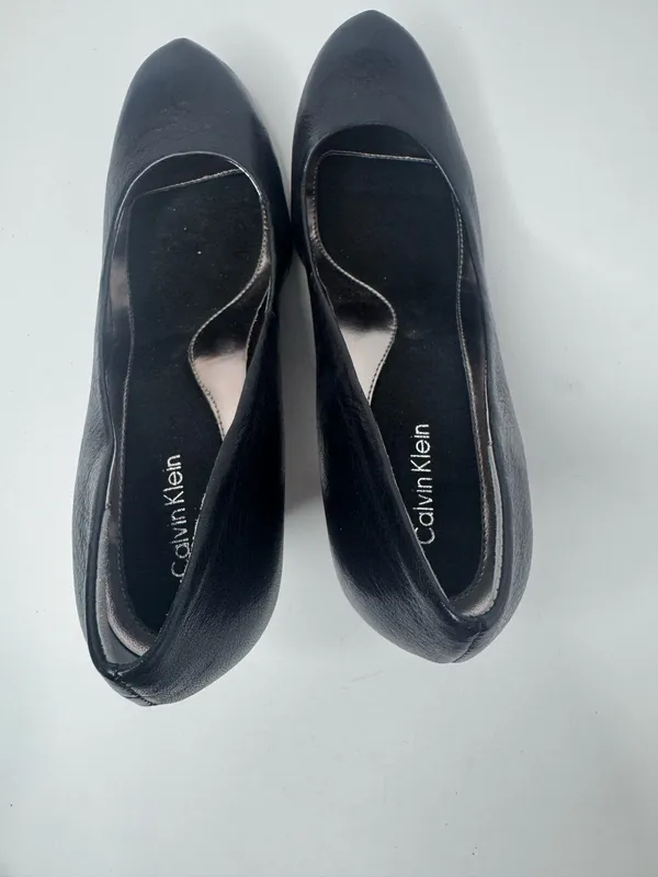 Calvin Klein Fairley Black Leather Pumps Size 8.5M - Image 3