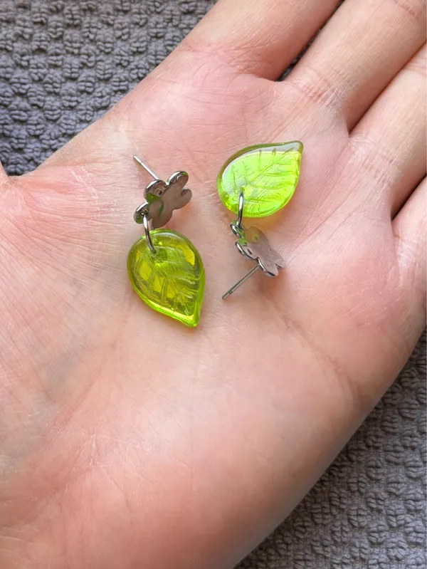 Handmade fairy forest vintage retro aesthetic style Czech glass big leaf dangle earrings🍃💚 - Image 5