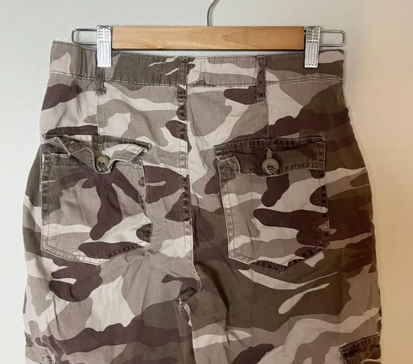 Urban Outfitters cropped camo cargo pants brown - Image 7