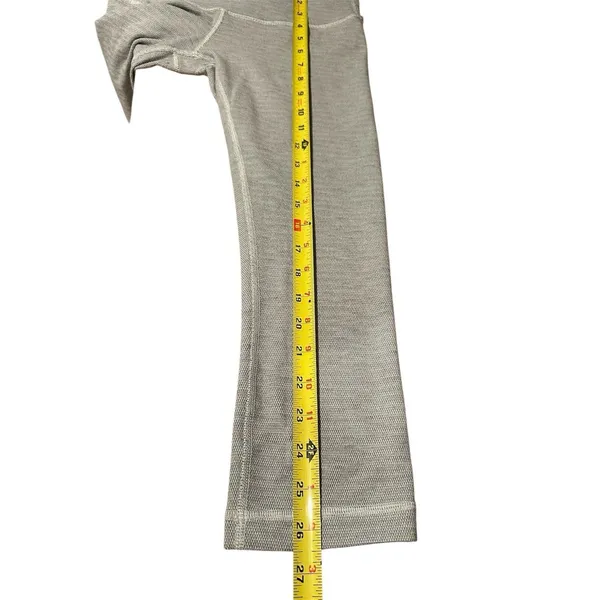 Lululemon Athletica 3/4 Length Compression Leggings (Size 6) Gray - Image 6