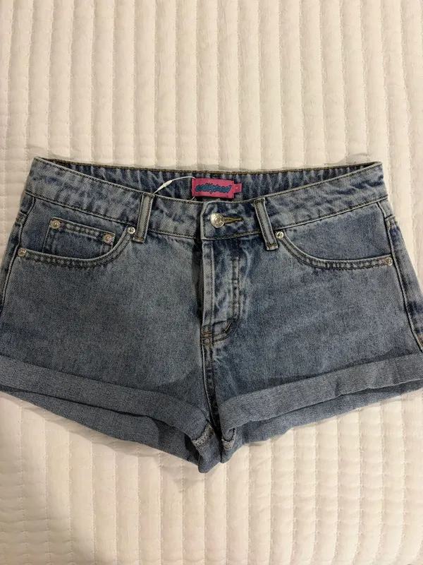 Low-Rise Denim Edikted Shorts - Image 2