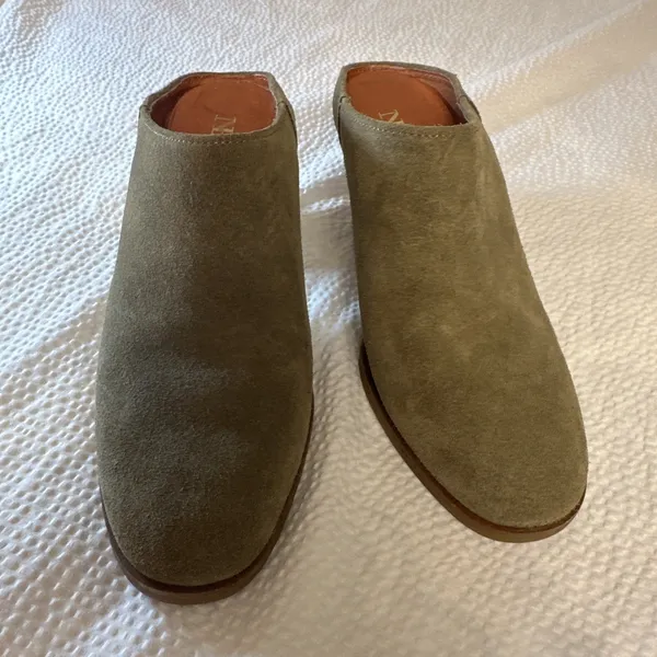 NWOB Size 36 Size 6.5 USA Natalia Blanco Olive Green Suede Stocked Heel Mule - Image 2
