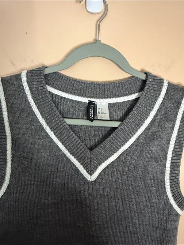 H&M Gray V-Neck Knit Sweater Vest with White Trim - Image 3