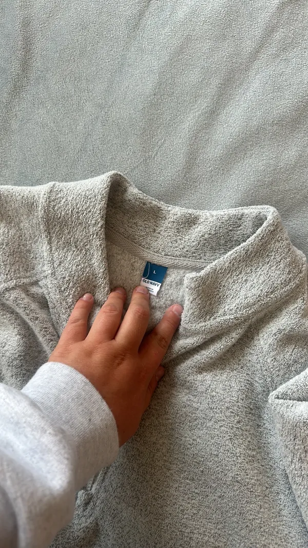 Old Navy Crewneck - Image 3