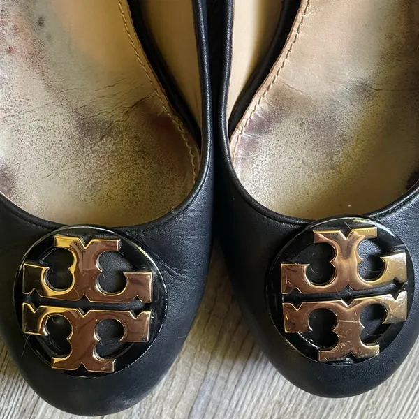 Tory Burch Black Leather Flats with Gold Logo - Image 11