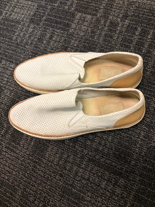 UGG Adley slip-on sneakers shoes perforated leather off white sz 8 - Image 5
