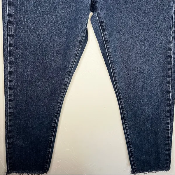Levis Premiums Wedgie Washed Black‎ Raw Hem Crop Denim Jeans - Image 7