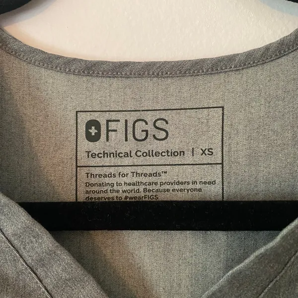 FIGS Graphite Gray Catarina Scrub Top Medical Uniform Women's size XS Nurse Dr - Image 2