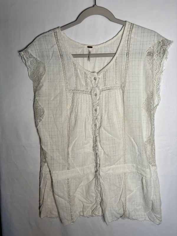 Free People ivory lace trim peplum blouse size Large - Image 3