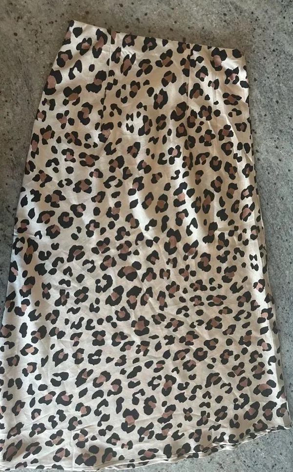 Forever 21 satin Leopard Midi Skirt - Image 3