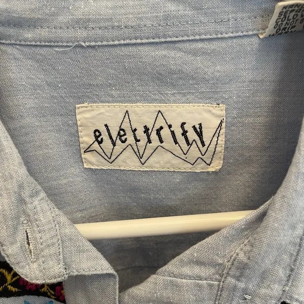 Electrify Chambray Beaded Ribbon Appliqué Cropped Knot‎ Front Top Womens L Boho - Image 4