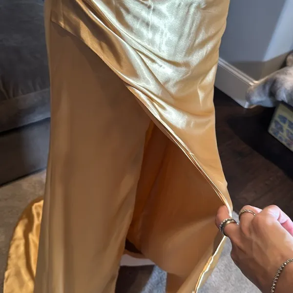 Women’s Gold Full Length Prom Party Dress Criss Cross Straps LegSlit Size 4 NWOT - Image 3
