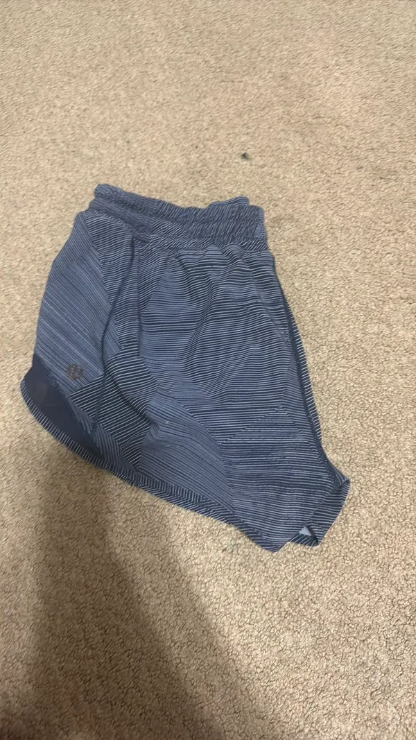 Lululemon Shorts 2.5" Hotty Hot - Image 3