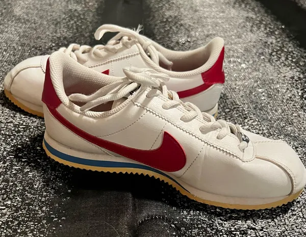 Womens sz8.5 Nike Cortez lowtops - Image 3