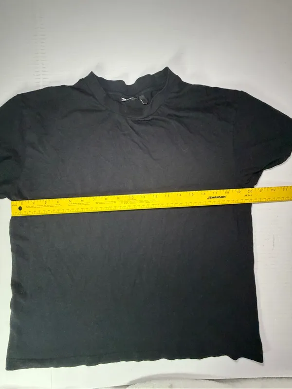 Women's Black boxy Short-Sleeve Crewneck Tee - Image 4