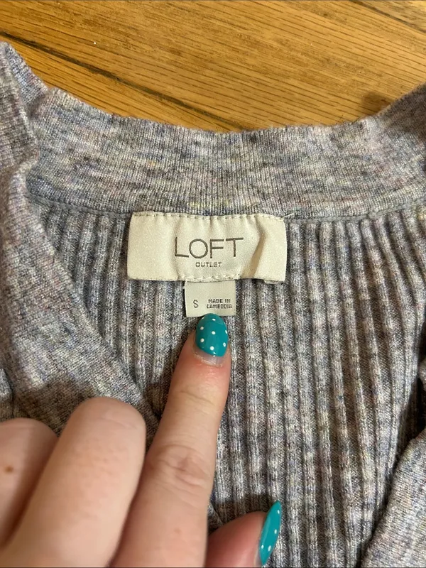 LOFT Gray Ribbed V-Neck Sleeveless Sweater - Image 2