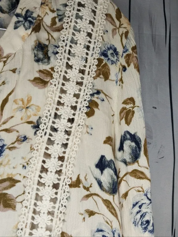 American Eagle Outfitters Floral Boho Peasant V-Neck Lace Trim Flowy Blouse - Image 3