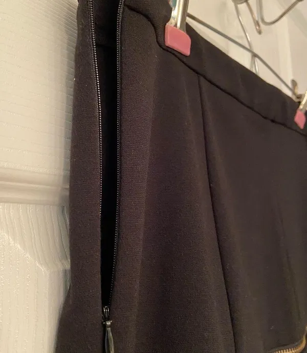 Michael Black mini skirt with gold zipper in front & back size 8 - Image 4