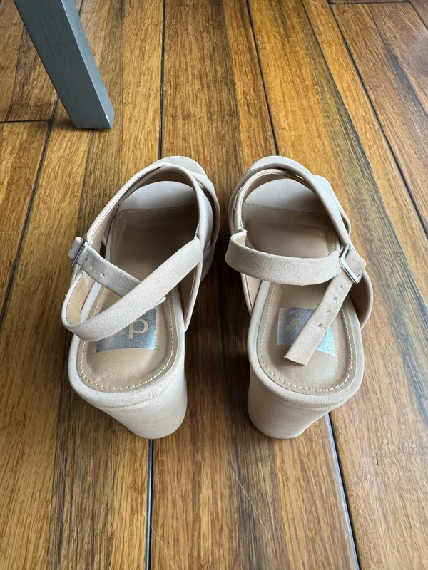 DV by Dolce Vita Sandals Platform Wedge - Image 2