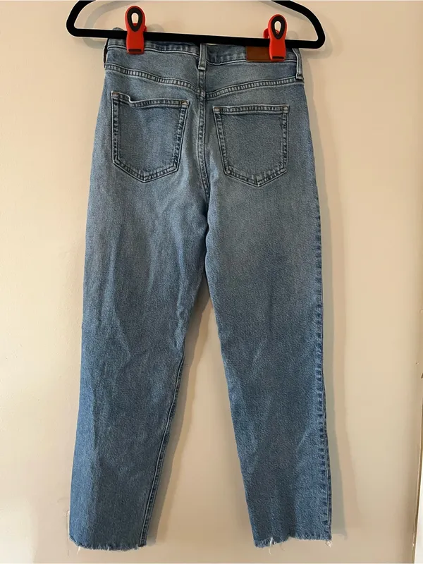 J Crew Classic Straight Light Wash Jeans 25 Minimalist Capsule Wardrobe - Image 3