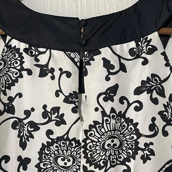 White House Black Market Silk Paisley Sheath Dress Black White Size 4 - Image 9