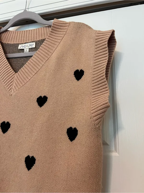 She + Sky Camel V-Neck Heart-Print Sweater Vest - Image 5