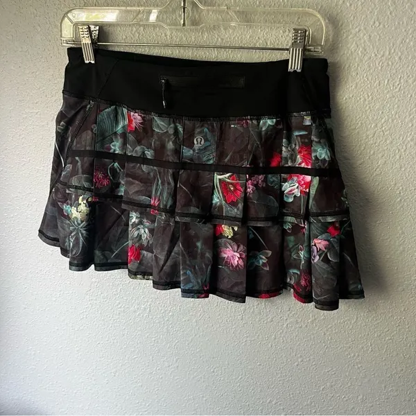 Lululemon Run: Pace Setter Skirt (Regular)
Curious Jungle Multi / Black - Image 8