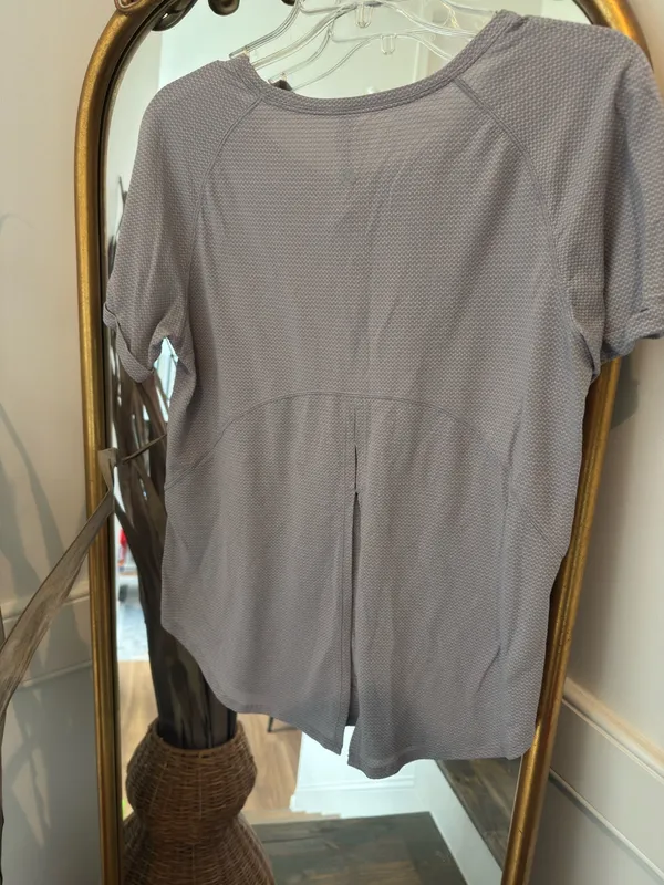 lululemon Swiftly Tech Short-Sleeve Shirt 2.0 | Women’s Size 8 | Heathered Grey - Image 2