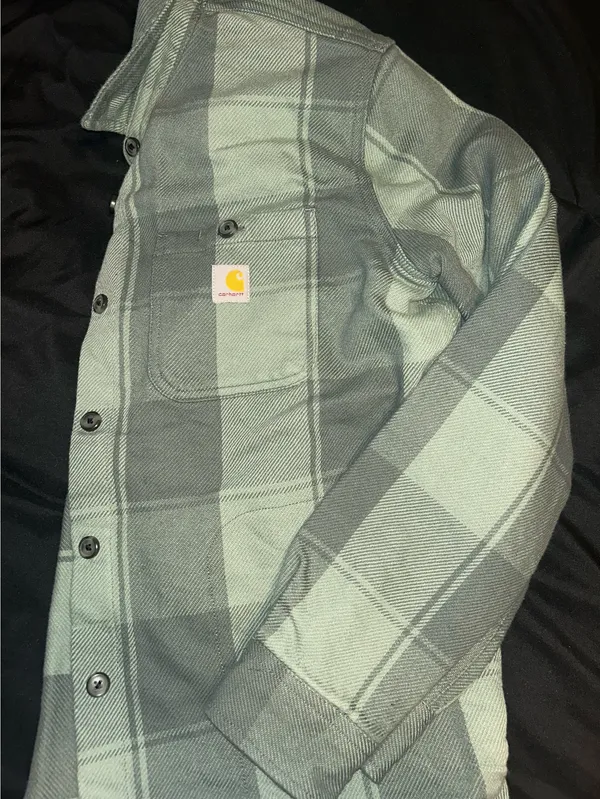 Carhartt Women’s flannel - Image 2