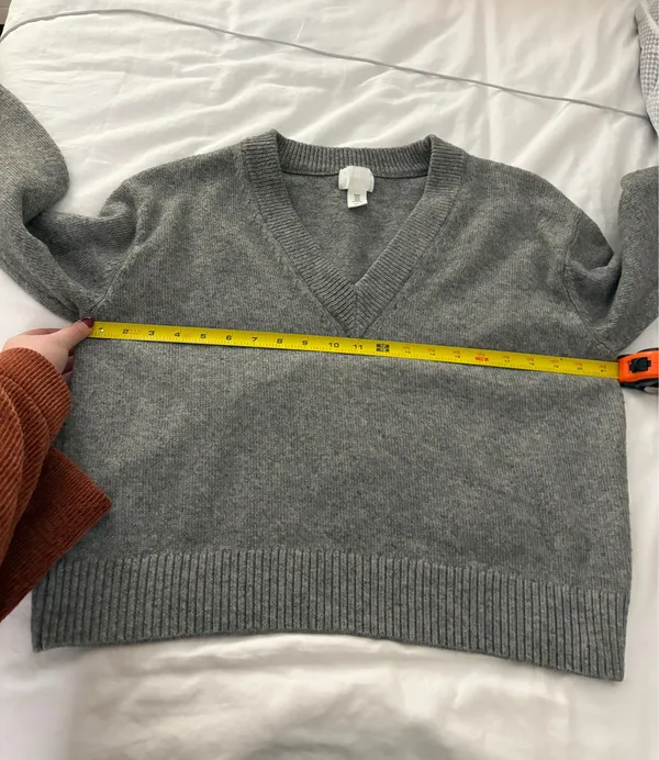 H&M V Neck Sweater  - Image 3