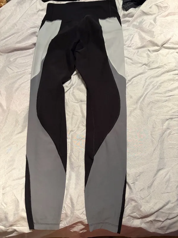 Nike gray black and white leggings - Image 6