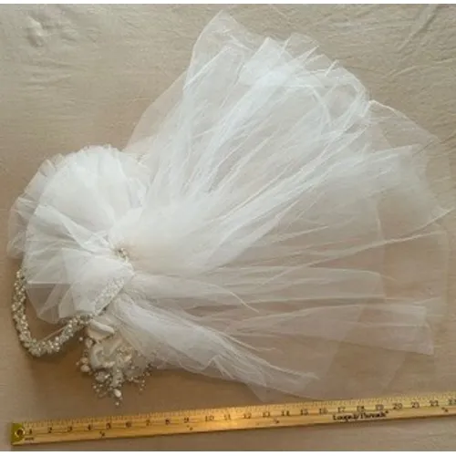 Vintage White Tulle Bridal Veil Faux Pearl Headband Floral Bead Accent 20 Inch - Image 4