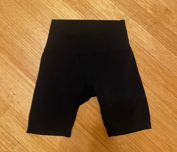 Lululemon Align High-Rise Black Shorts 8” - Image 2