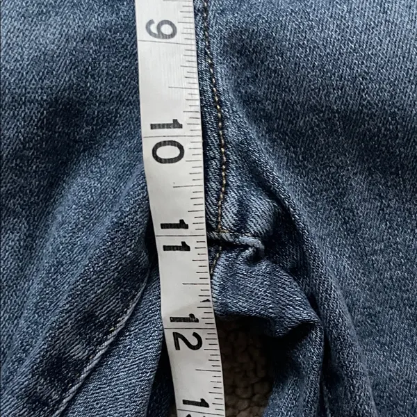 Rock & Republic Blue Skinny Jeans with Eyelet Detail - Image 10