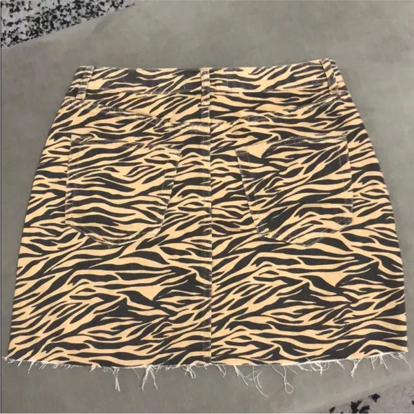Denim&Co Tan and Black Animal Print Skirt Zebra Tiger - Image 5