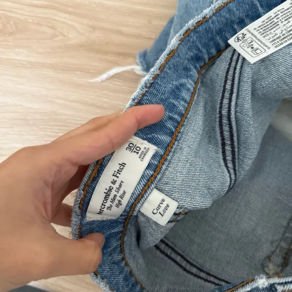 Abercrombie & Fitch 30/10 Curve Love Mom High Rise Shorts Denim Distressed - Image 4