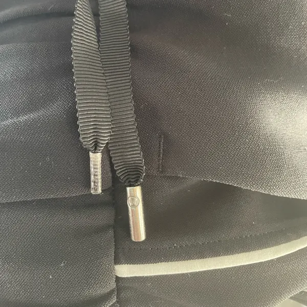 Lululemon Size 6 Black On the Right Track Pant - Image 7