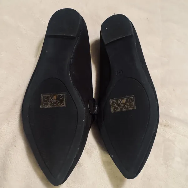 Journee Collection 8.5M black faux leather flats bow pointed toe classic shoes - Image 5