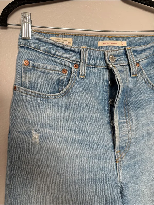 Levi’s ribcage straight jeans in size 27 - Image 5