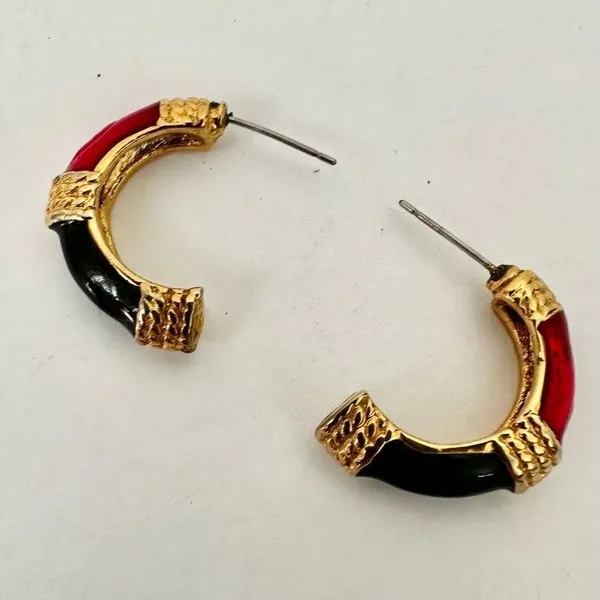 Red black and gold tone half hoop earrings - Image 9