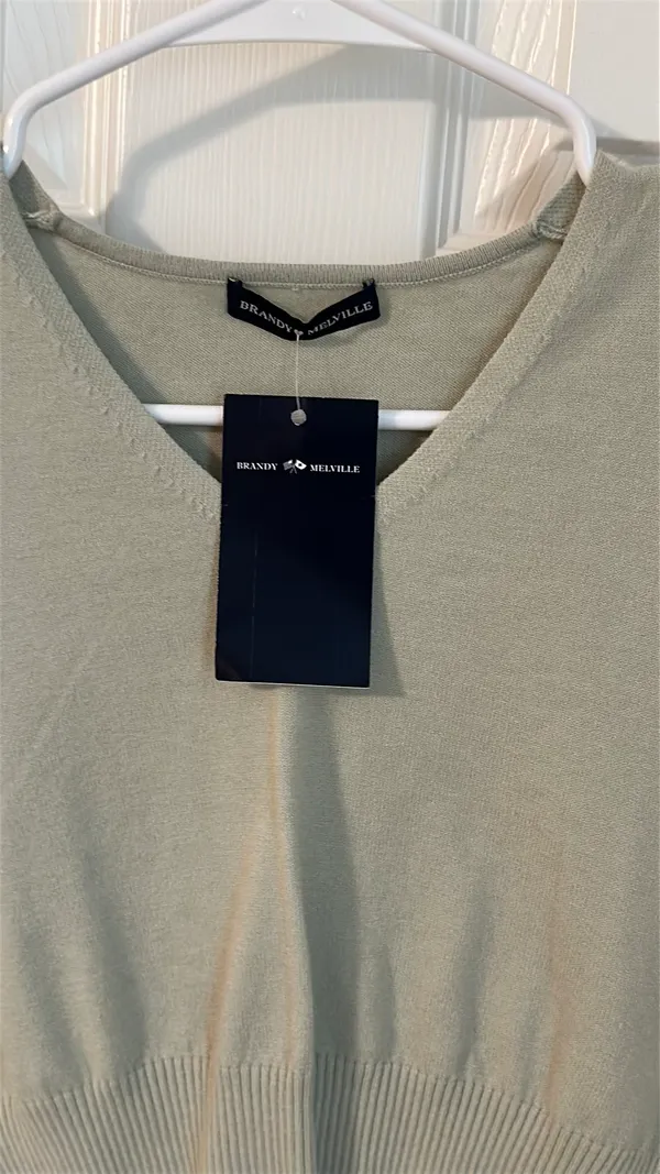 Brandy Melville Sweater Top Crop - Image 4