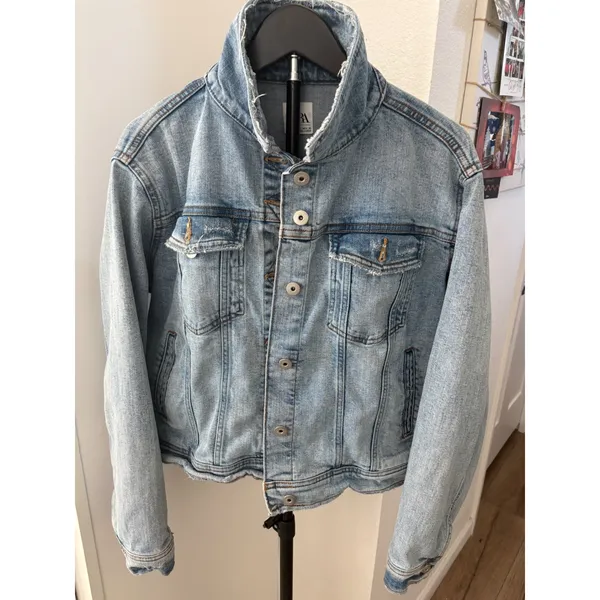Zara Light Wash Distressed Denim Jacket Womens Large Blue Raw Hem Button Up L - Image 3