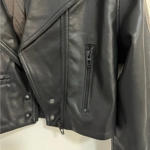 BLANKNYC High Standard Vegan Faux-Leather Crop Moto Jacket Black Size S Small - Image 6