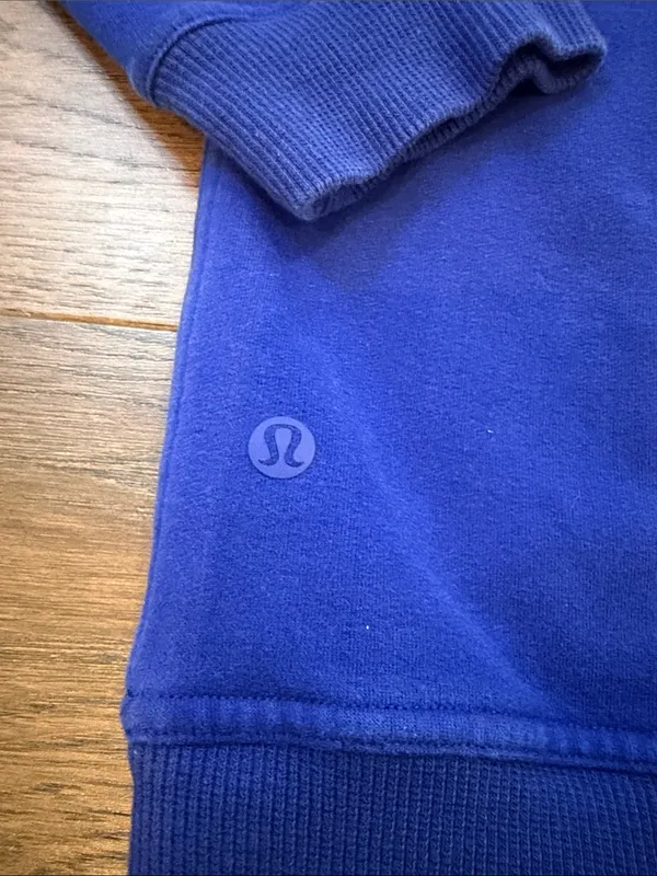 Lululemon Women’s Crewneck Sweatshirt in Size 6/8 (?) in Cobalt Blue - C1-130 - Image 7