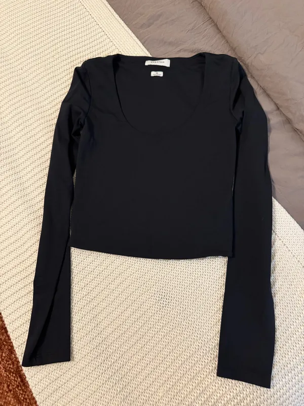 Aritzia Babaton Top - Image 4