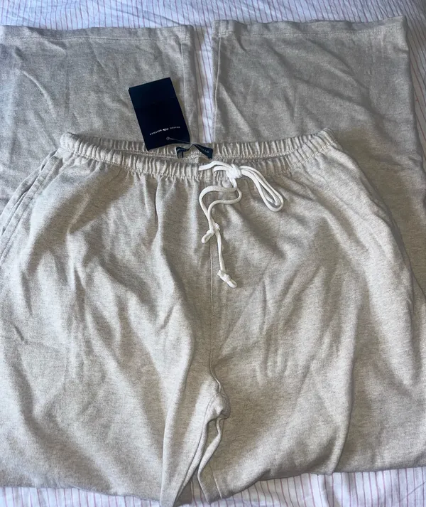 Brandy Melville AUTUMN TIE SWEATPANTS - Image 4