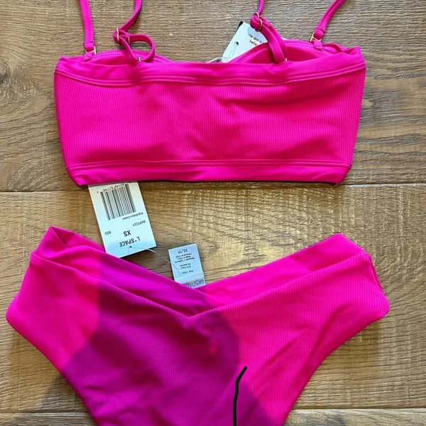 lspace maya pink bikini top and pratt bottoms - Image 3